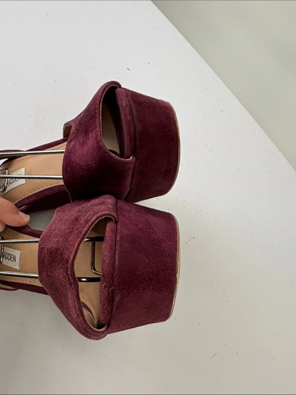 🐨 Steve Madden Jillyy Burgundy Suede Platform Heels with Buckle
